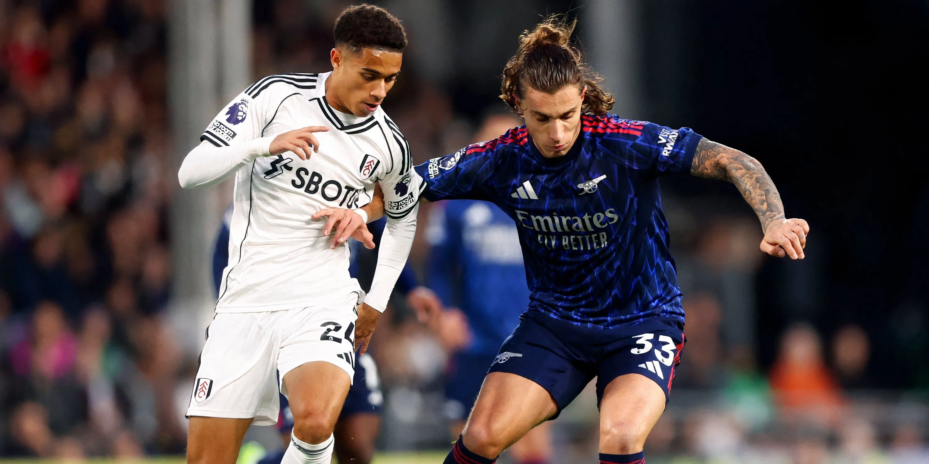 Riccardo Calafiori thực hiện pha tạt bóng và dâng cao hỗ trợ tấn công cho Arsenal