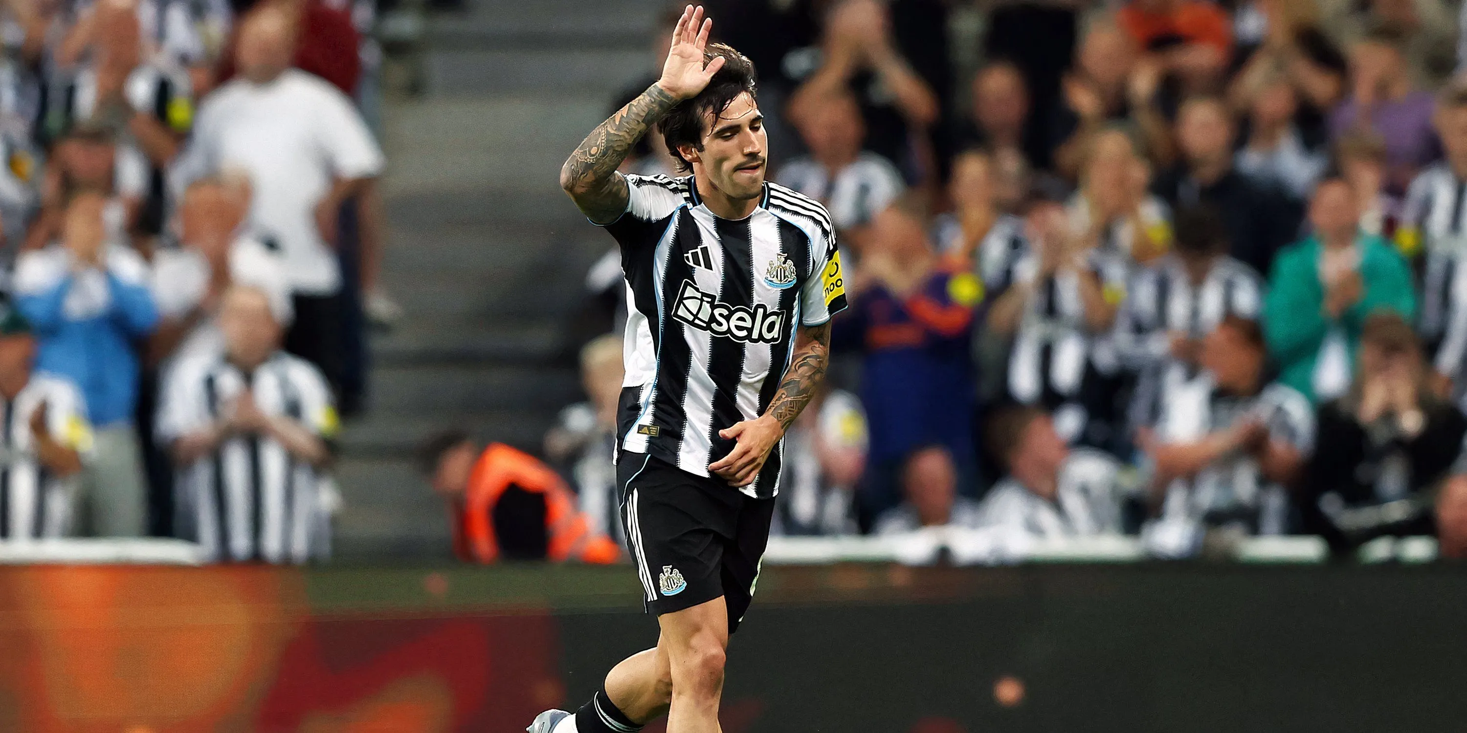 Sandro Tonali trong màu áo Newcastle, tỏa sáng ở tuyến giữa St. James' Park