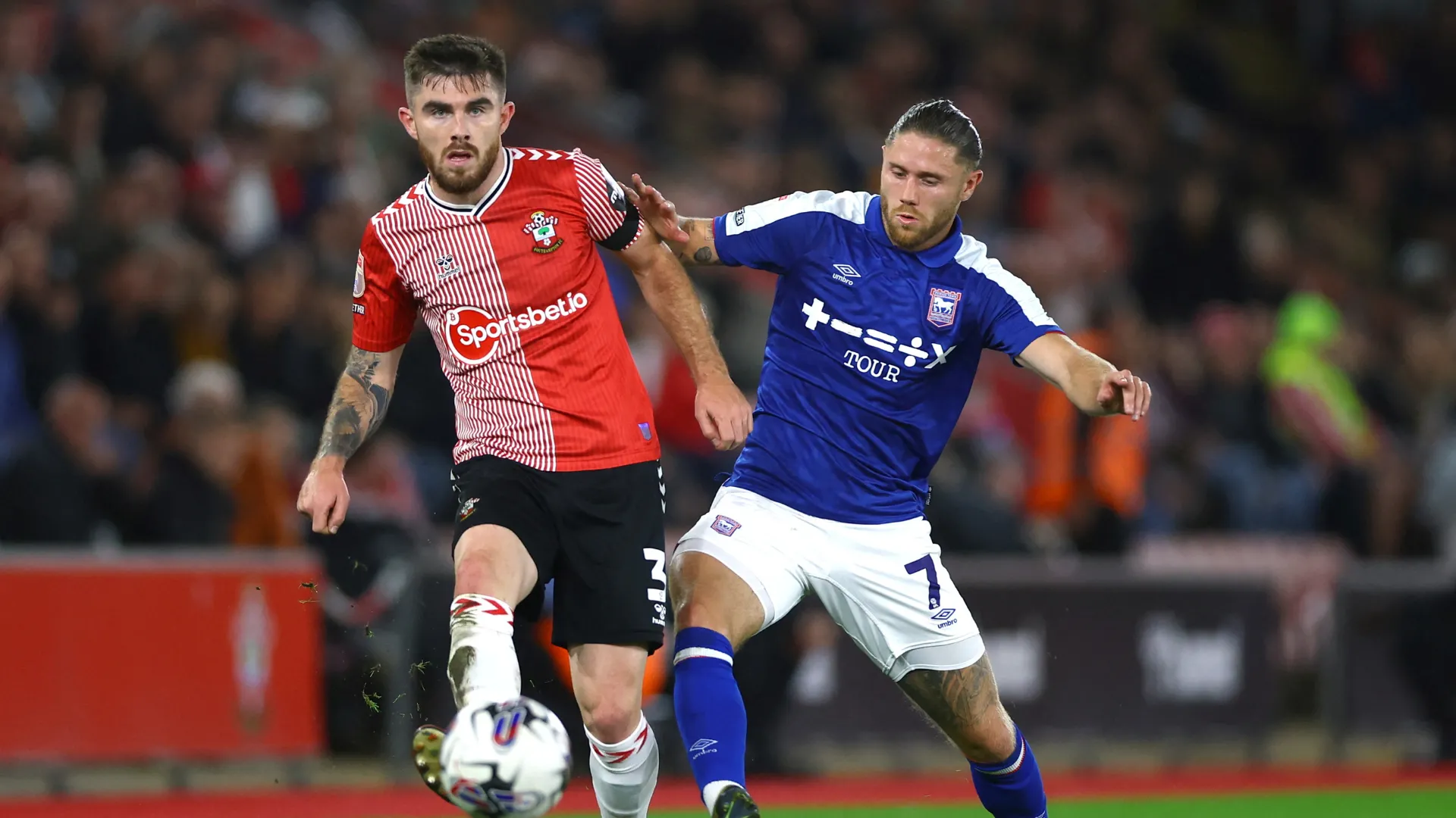 Wes Burns, tiền vệ/winger quan trọng của Ipswich trong hành trình thăng hạng, hiện nghỉ dài vì chấn thương