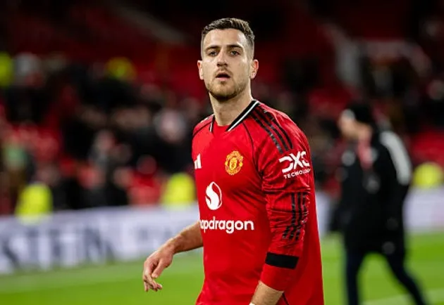 Diogo Dalot thay thế ở cánh phải
