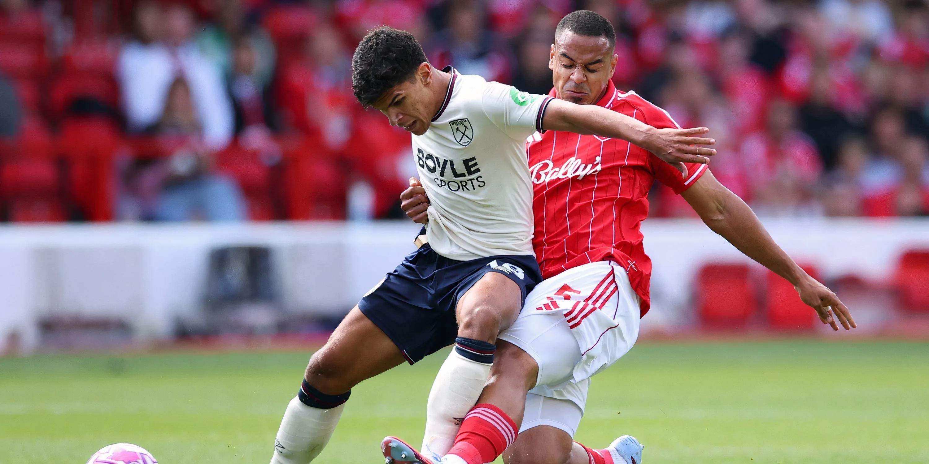 Mateus Fernandes trong màu áo West Ham