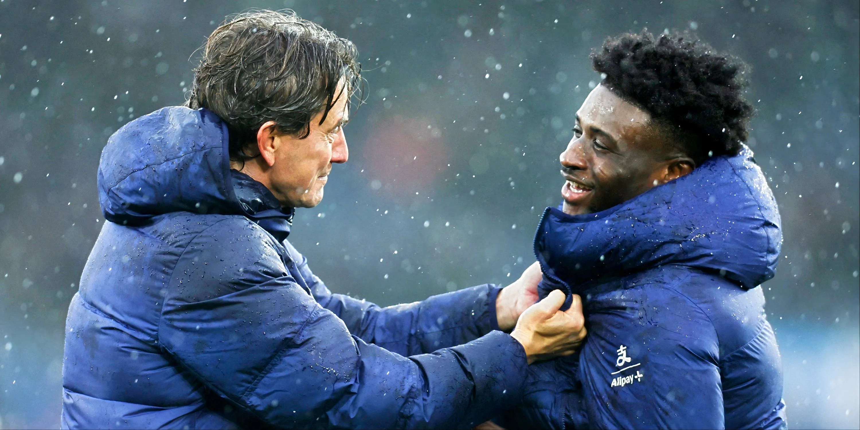 Mohammed Kudus thi đấu trên sân vận động với đối thủ Leeds United