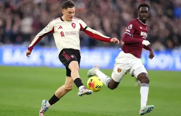 Florian Wirtz có thể đá lệch phải thay vì lệch trái